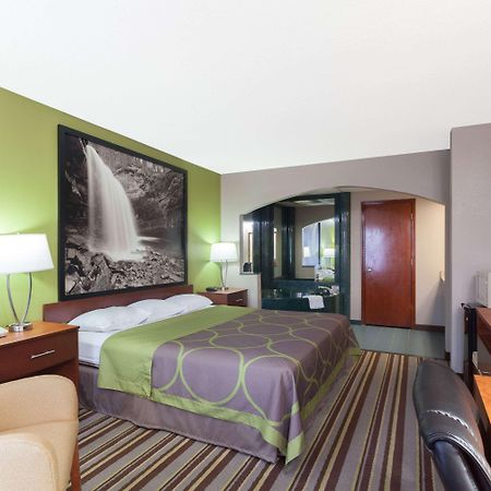 Super 8 By Wyndham Clarksville Northeast Exterior photo