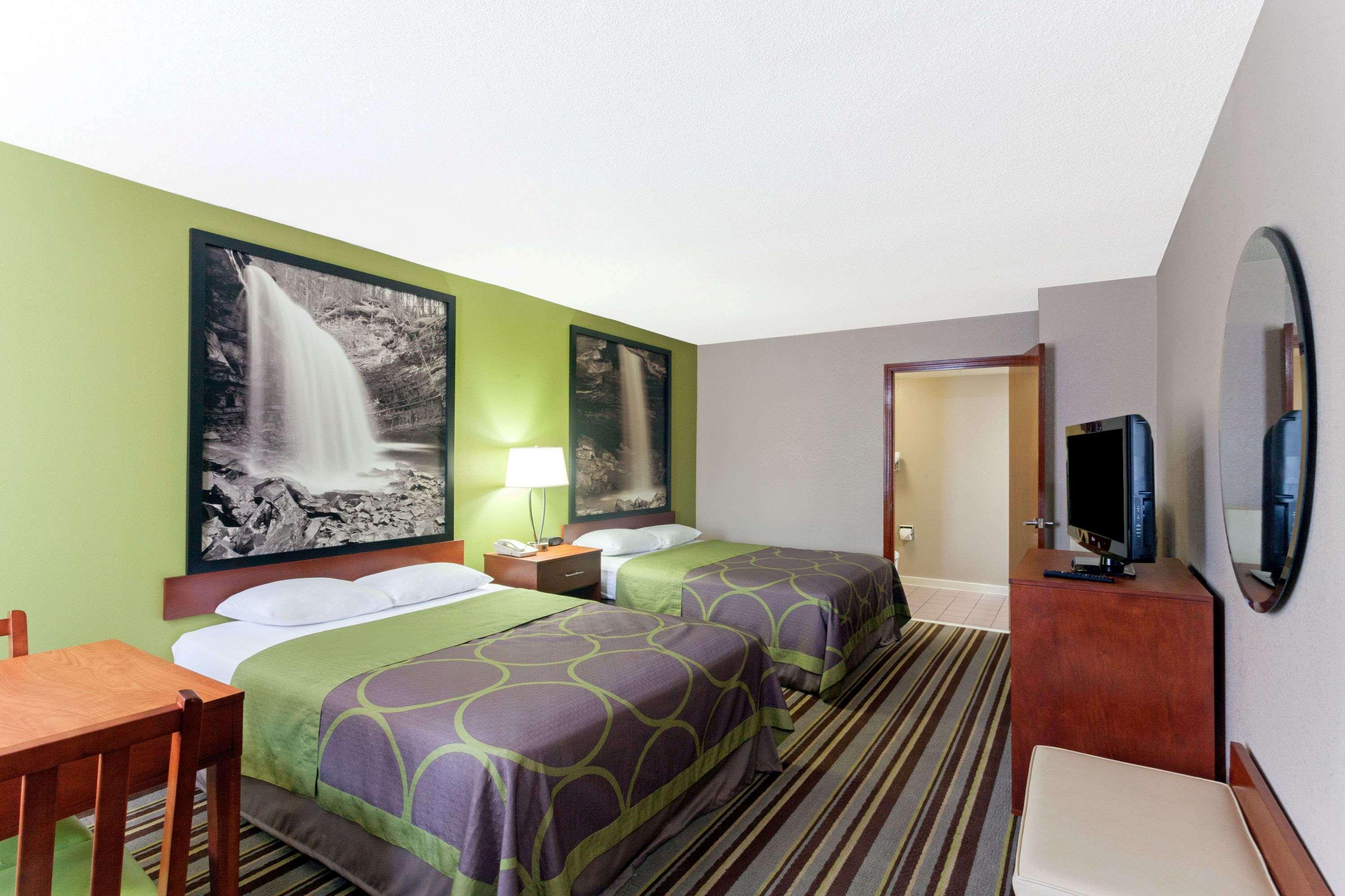 Super 8 By Wyndham Clarksville Northeast Exterior photo