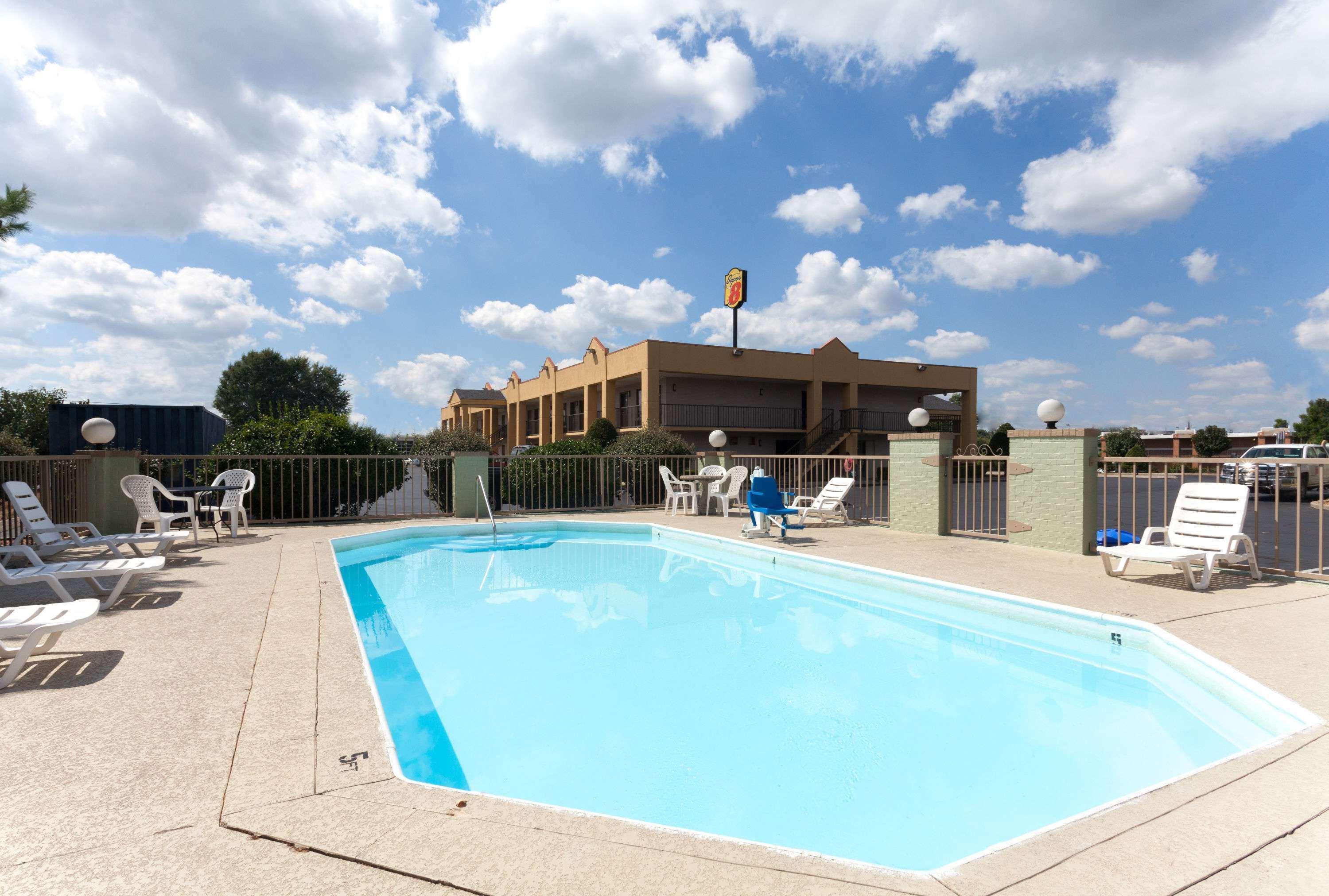 Super 8 By Wyndham Clarksville Northeast Exterior photo
