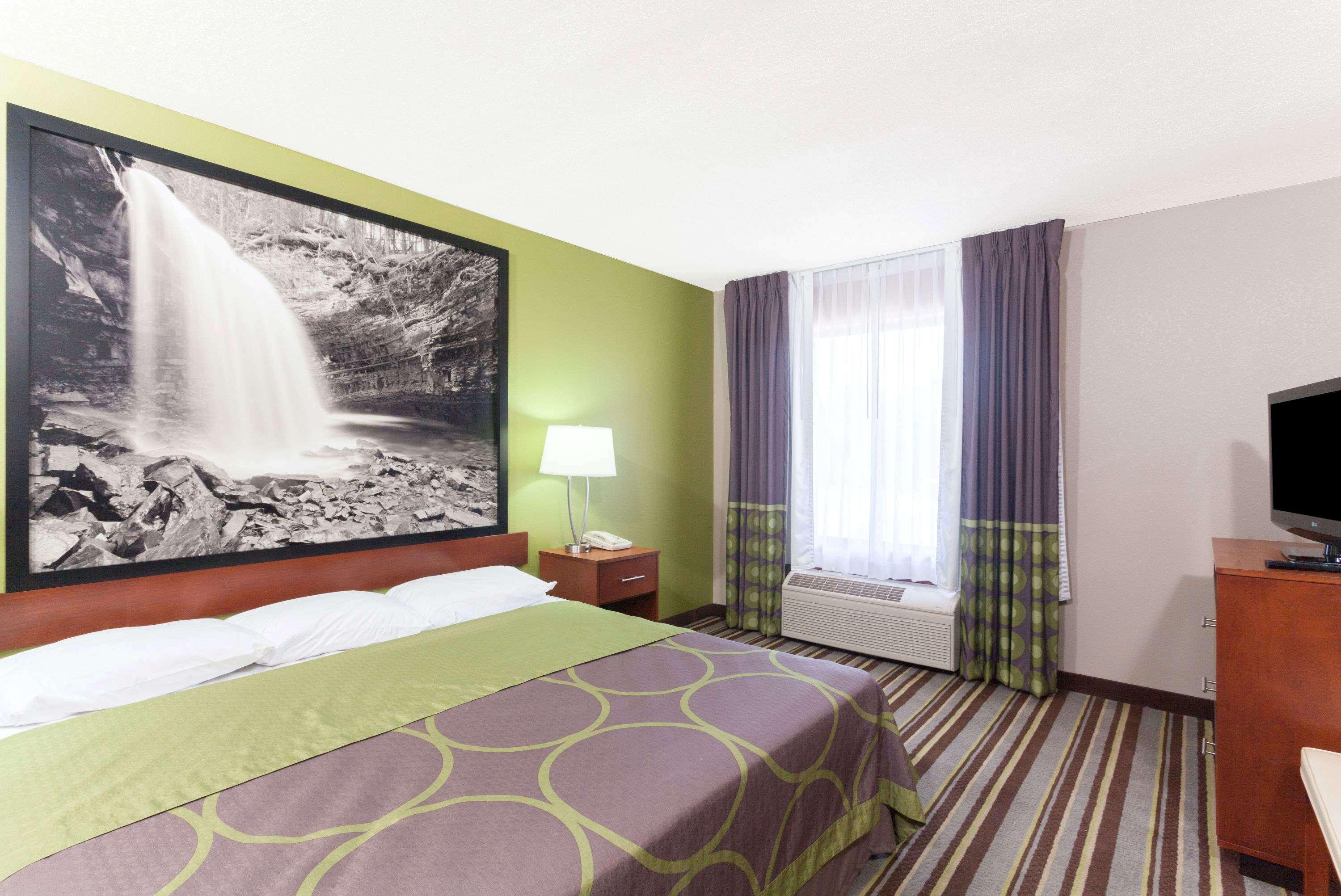 Super 8 By Wyndham Clarksville Northeast Exterior photo
