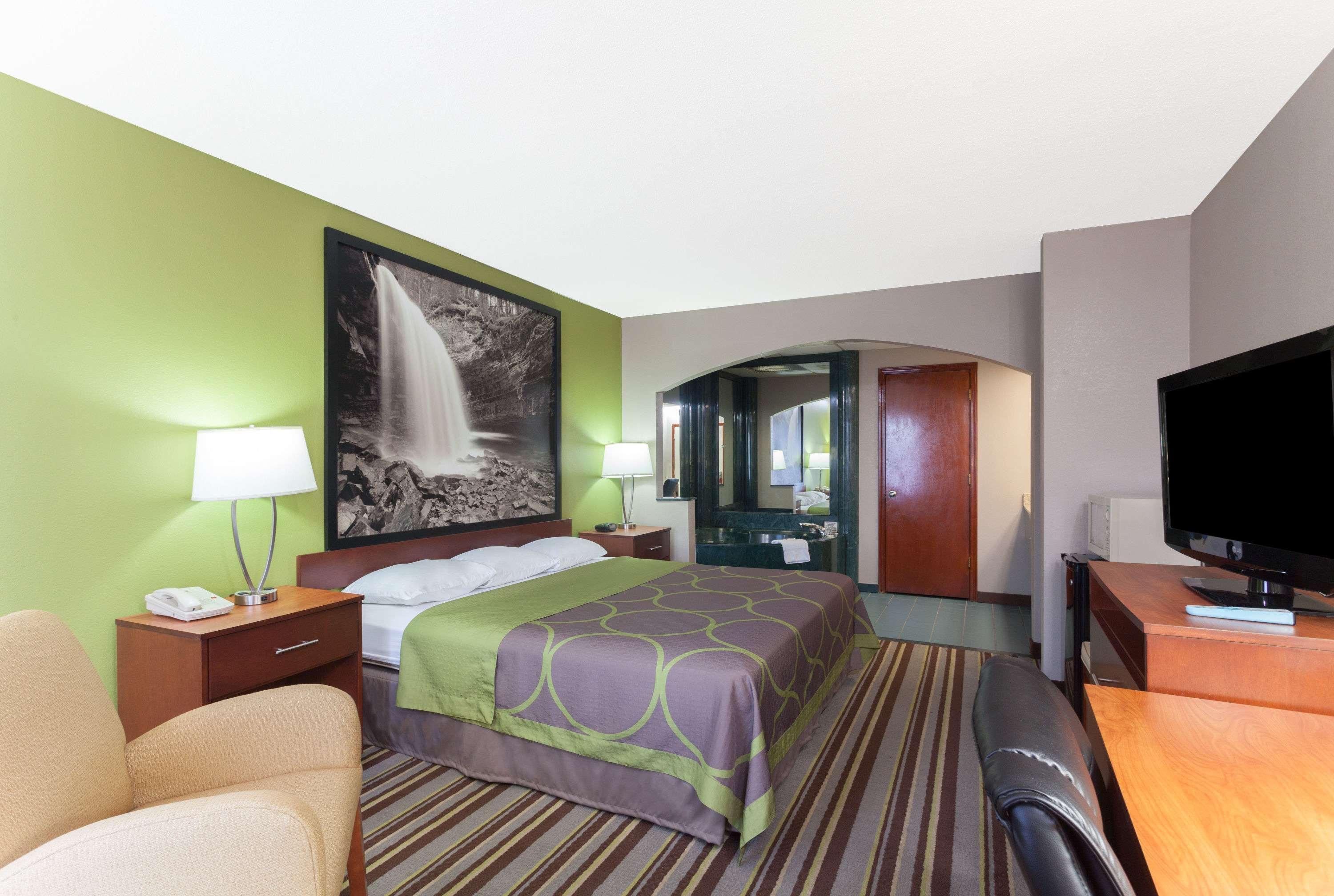 Super 8 By Wyndham Clarksville Northeast Exterior photo