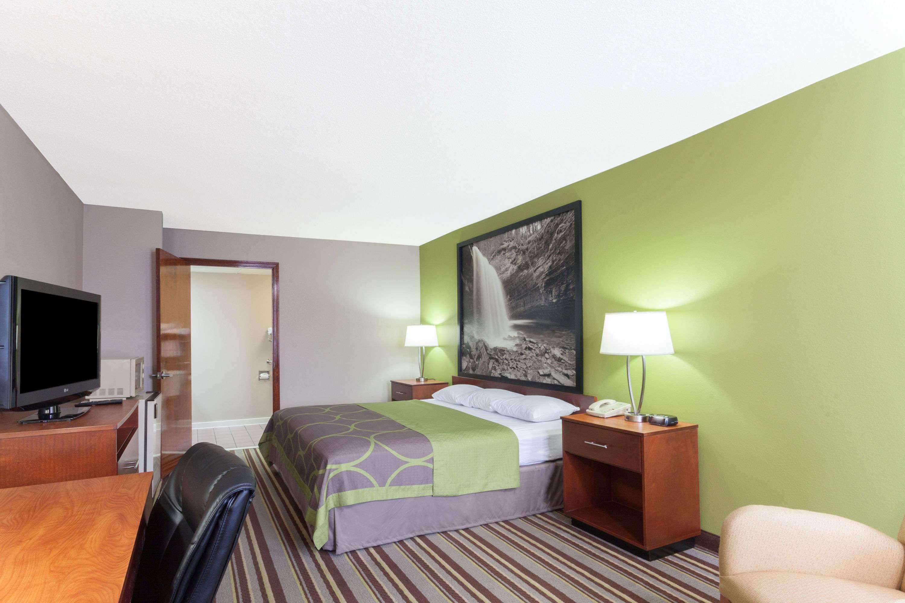 Super 8 By Wyndham Clarksville Northeast Exterior photo