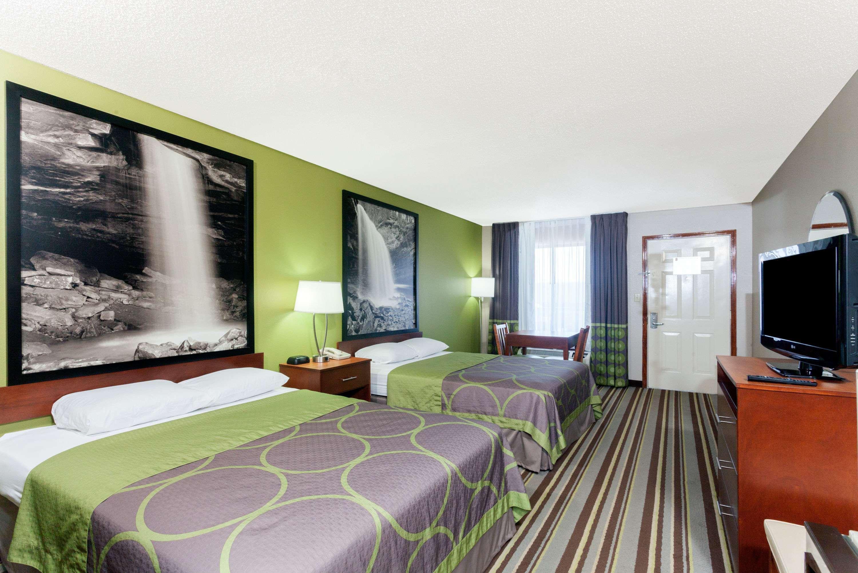 Super 8 By Wyndham Clarksville Northeast Exterior photo